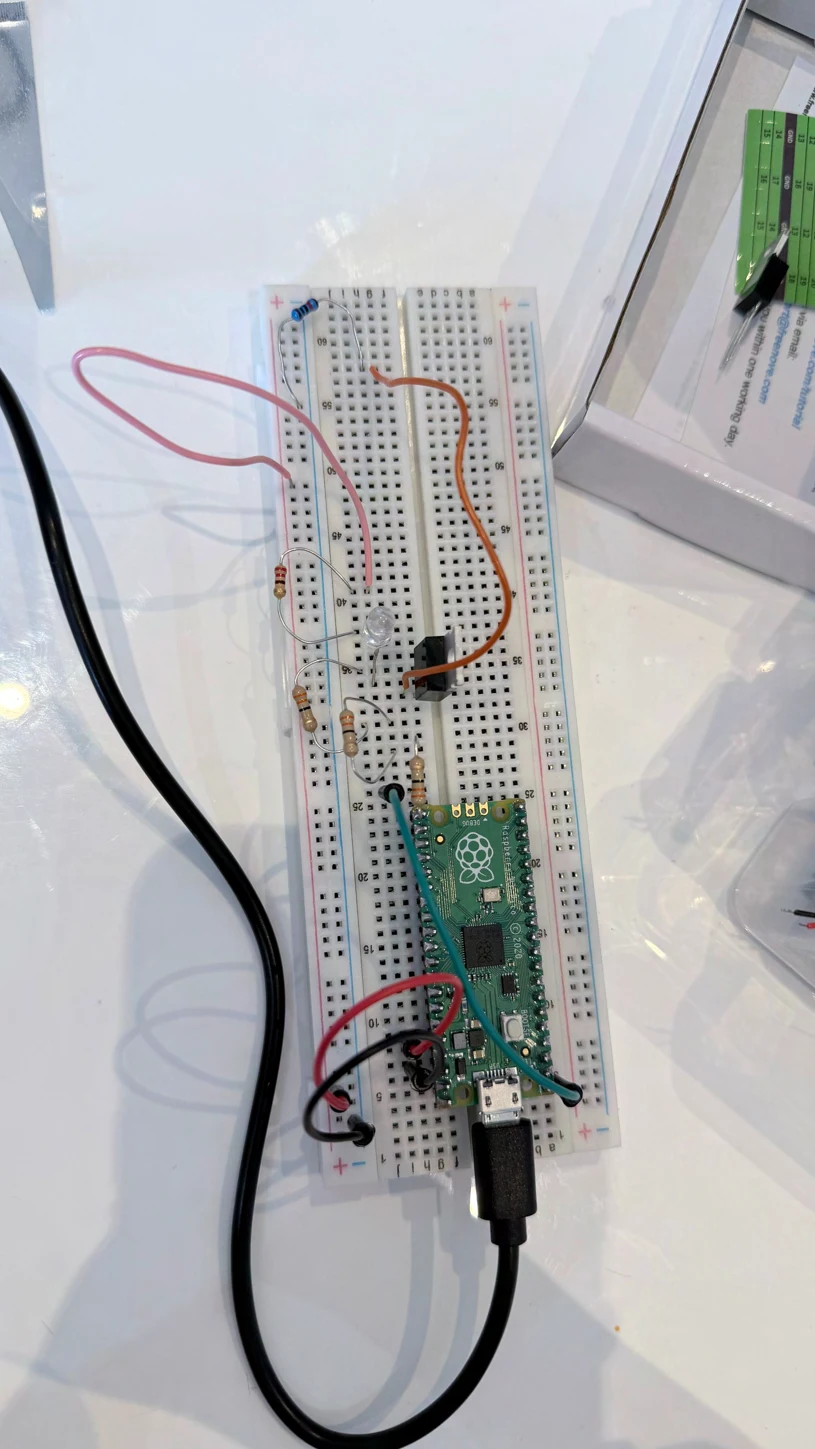 Dooti breadboard circuit with Raspberry Pi Pico and connected heating test components